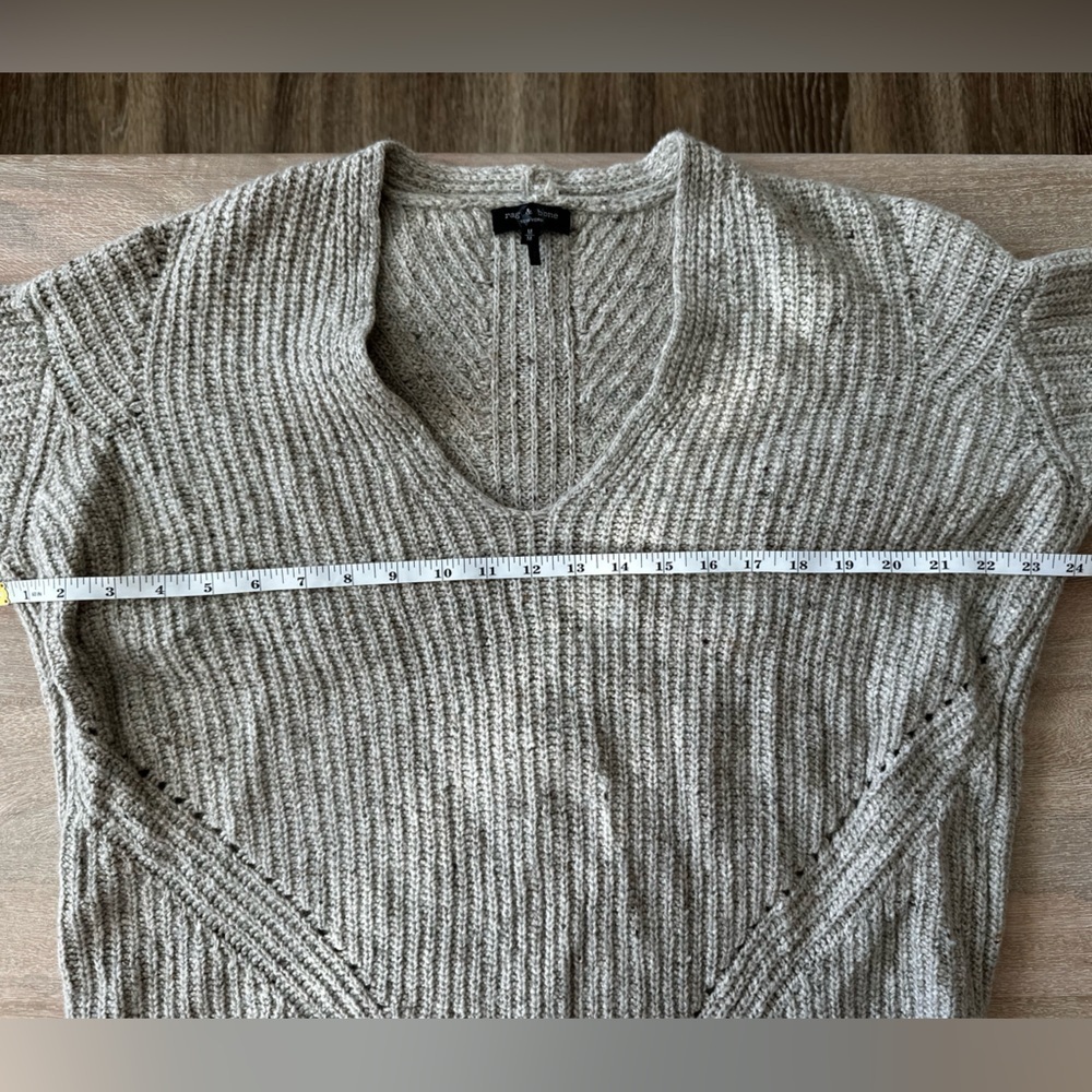 Rag & Bone Eco Donegal V-Neck Sweater in Marled Beige Size Medium Wool Blend - Picture 4 of 7